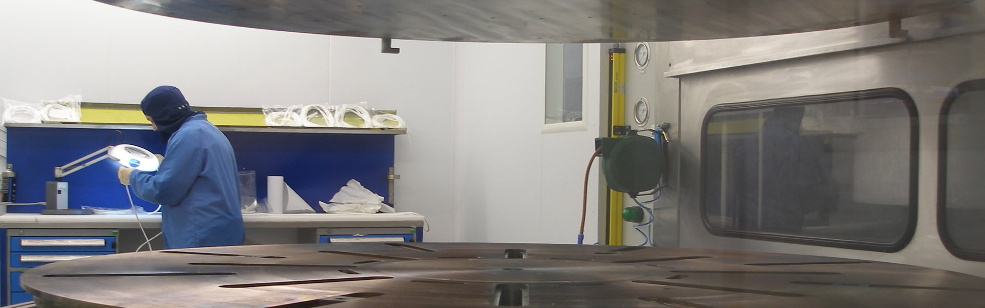 Large molding press in cleanroom